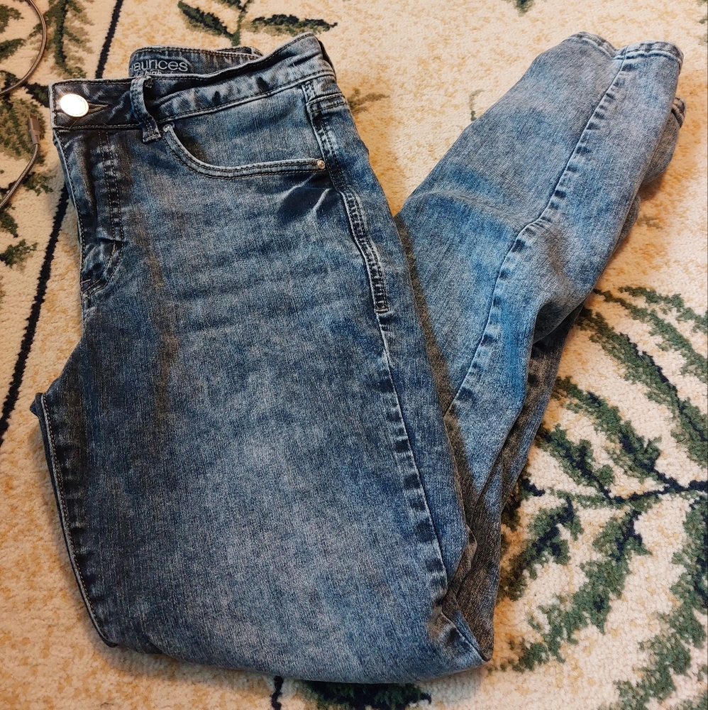 Maurices Everflex High Rise Jeans. Size 8 Regular.